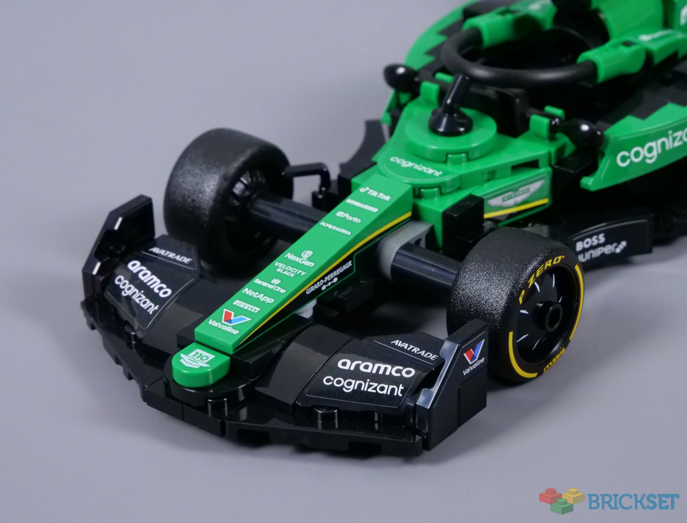 プレミアムフォト Aston Martin Safety Car & AMR23 76925 | Speed Champions